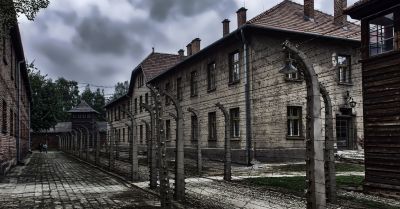 Muzeum Auschwitz chce wyremontować dach poobozowego bloku